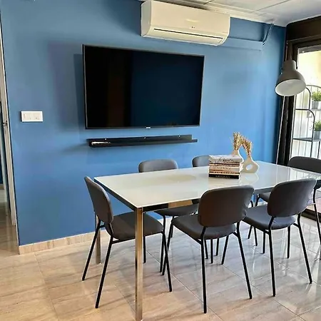 Apartment 8 Min Walk To The & 10 Min Walk To Convention Centre ! Barcelona
