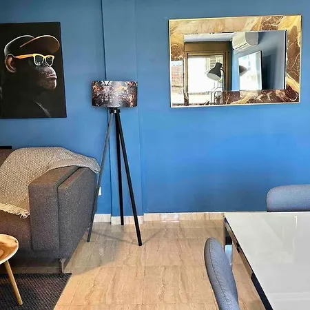 8 Min Walk To The & 10 Min Walk To Convention Centre ! Apartment *