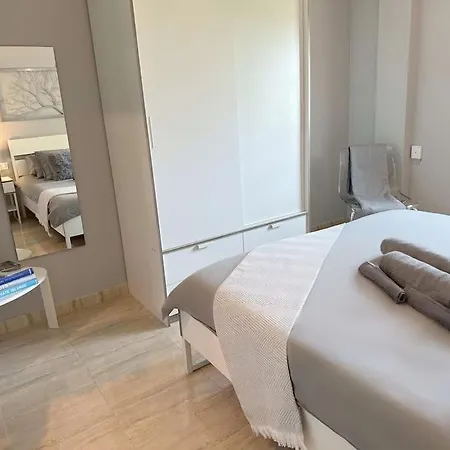 8 Min Walk To The & 10 Min Walk To Convention Centre ! * Barcelona