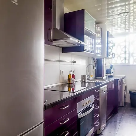 8 Min Walk To The & 10 Min Walk To Convention Centre ! Διαμέρισμα *