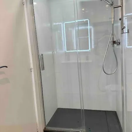 8 Min Walk To The & 10 Min Walk To Convention Centre ! Βαρκελώνη
