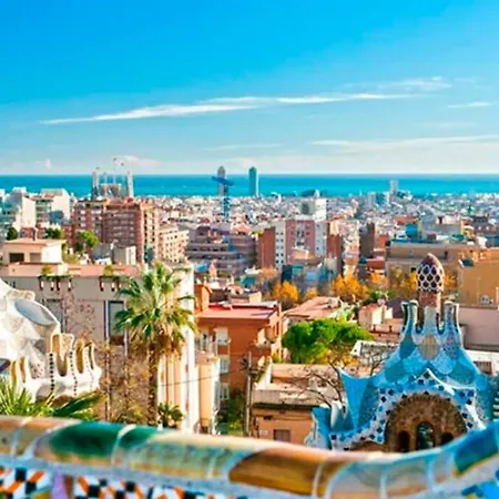 8 Min Walk To The & 10 Min Walk To Convention Centre ! *
